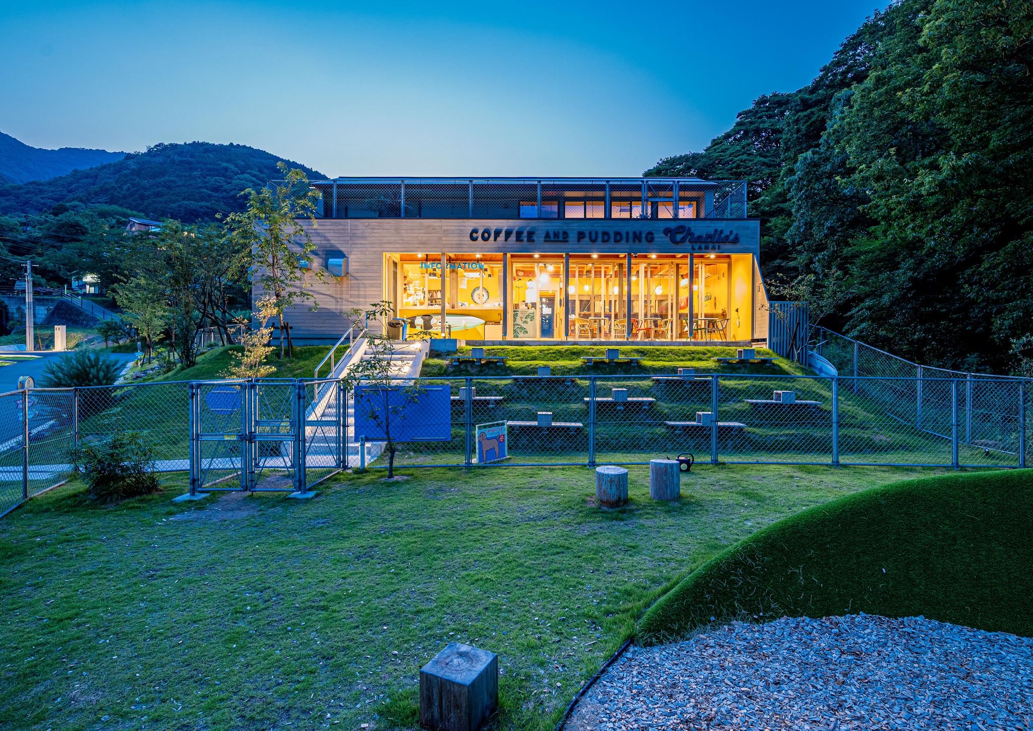 Charle’s Lanai(チャーリーズラナイ)